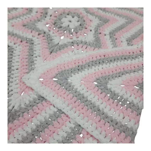 Star Shaped Crocheted Throw Blanket Soft Fluffy Hand Made Crochet Pink Gray